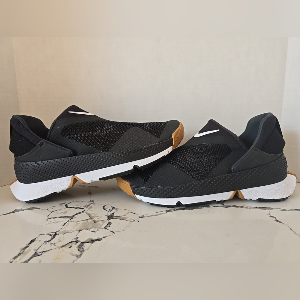 Nike GO FlyEase Black Gum Men's size 6 Women's Size 7.5 New With No Box